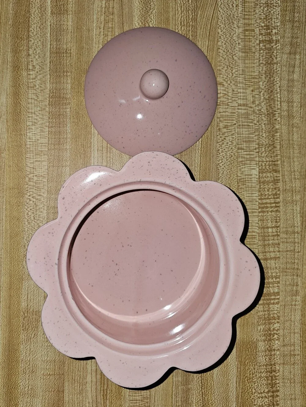Pink Ceramic Flower-Edge Covered Casserole Dish
